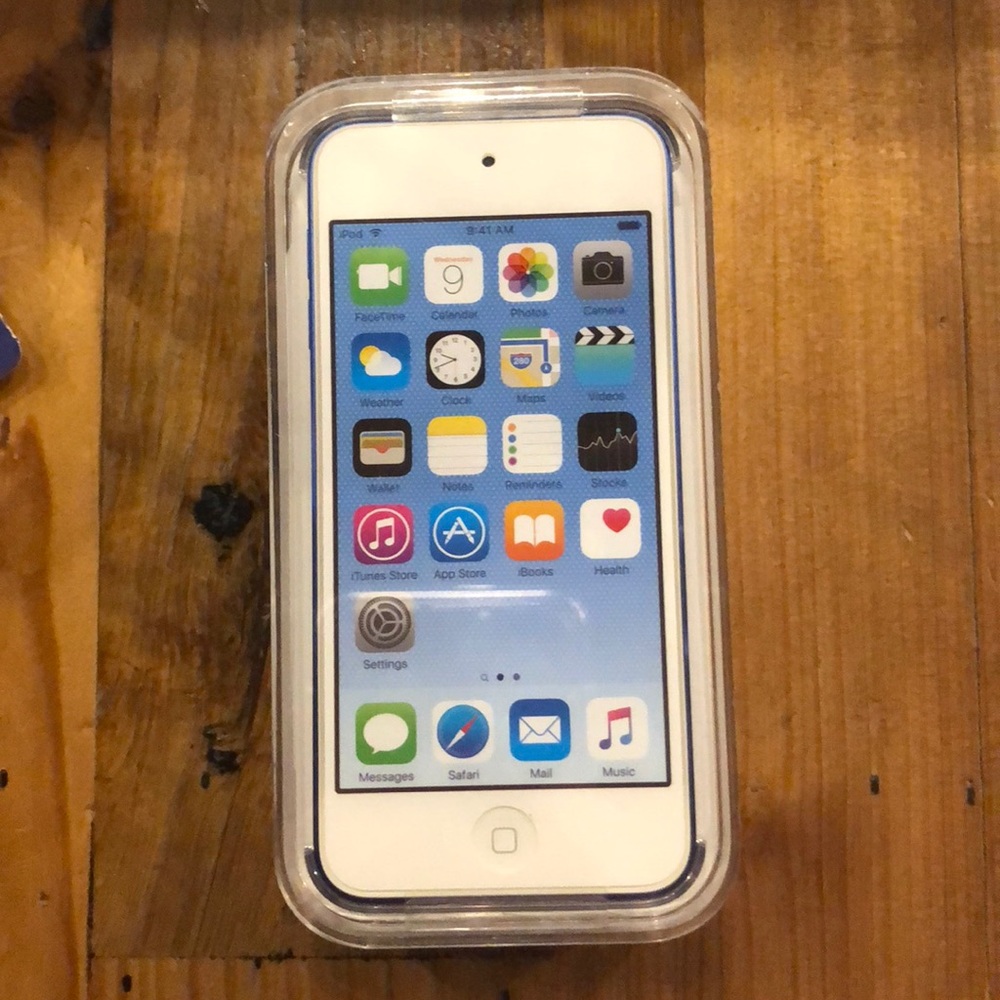 SOLD!!!! BRAND NEW IN BOX 16 GB IPOD TOUCH